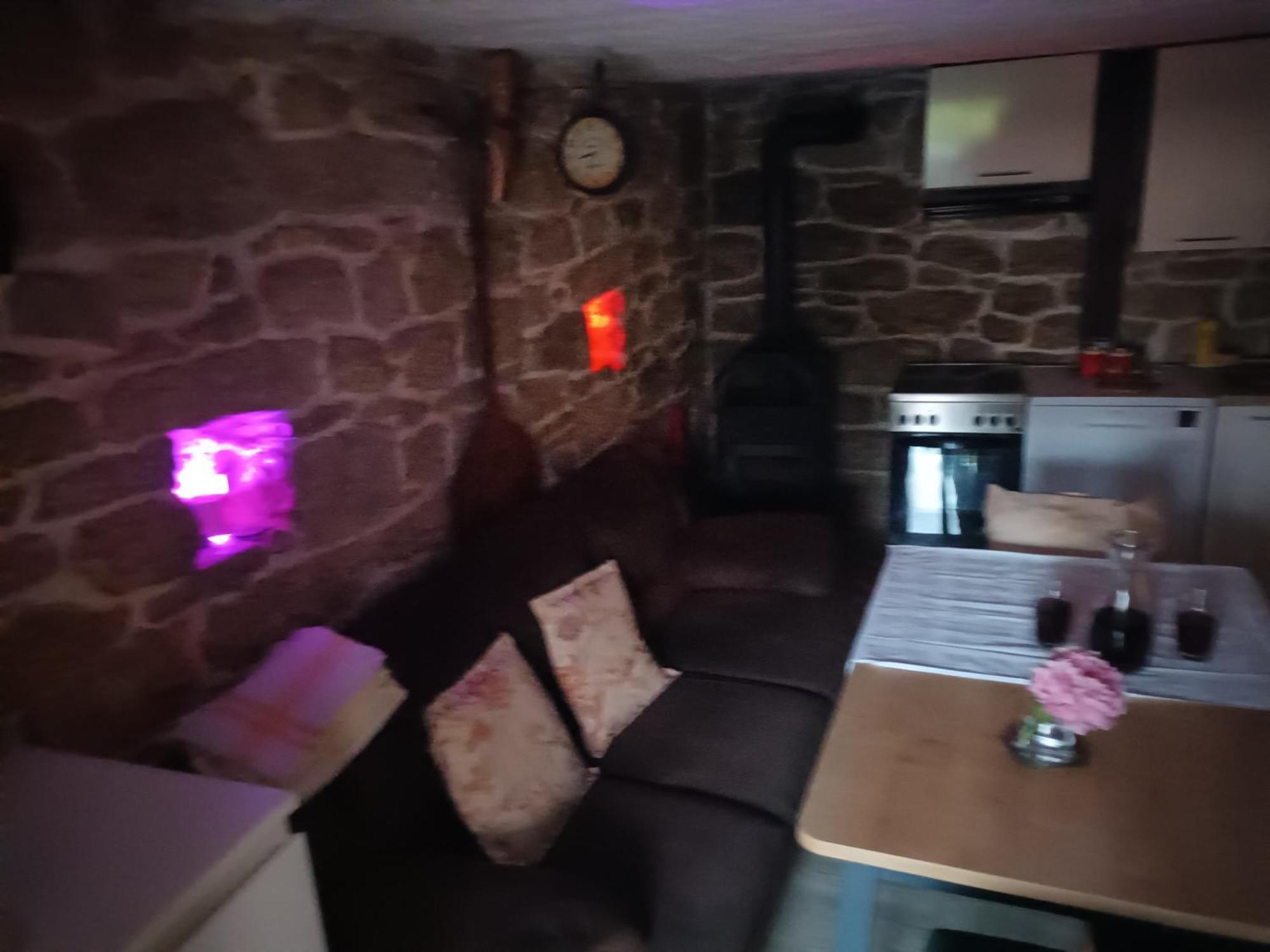 Brnara Kravarica Vrlika Bagian luar foto