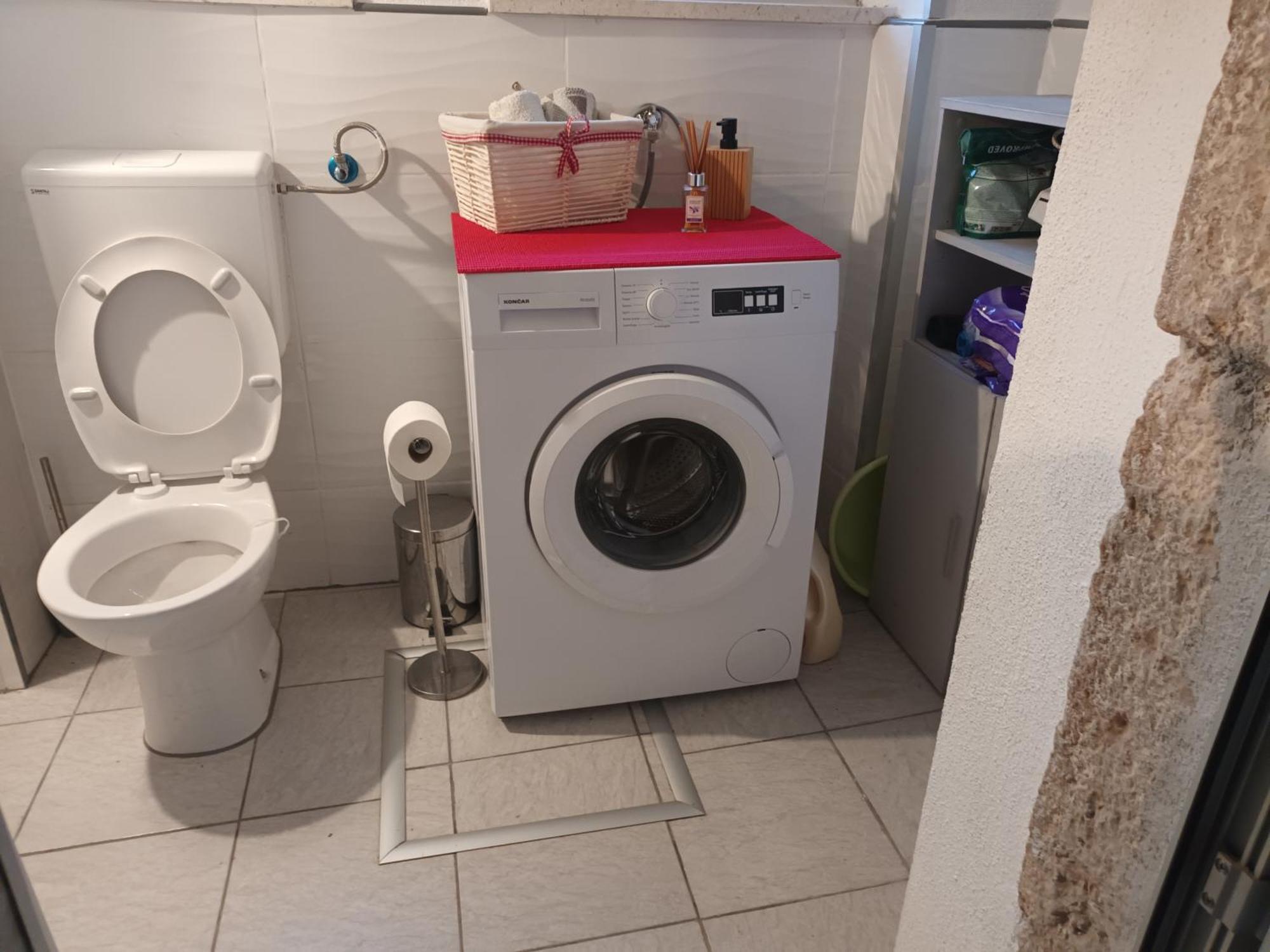 Brnara Kravarica Vrlika Bagian luar foto